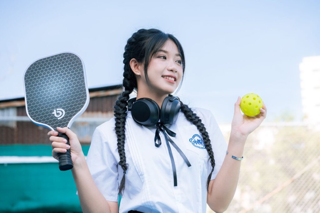 A textured pickleball paddle face and ball - face material is the focus of this kevlar pickleball paddles guide